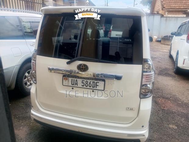 Toyota Noah 2012 White