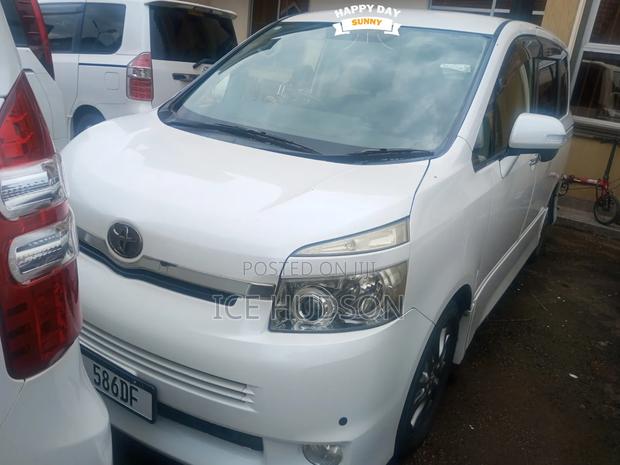 Toyota Noah 2012 White