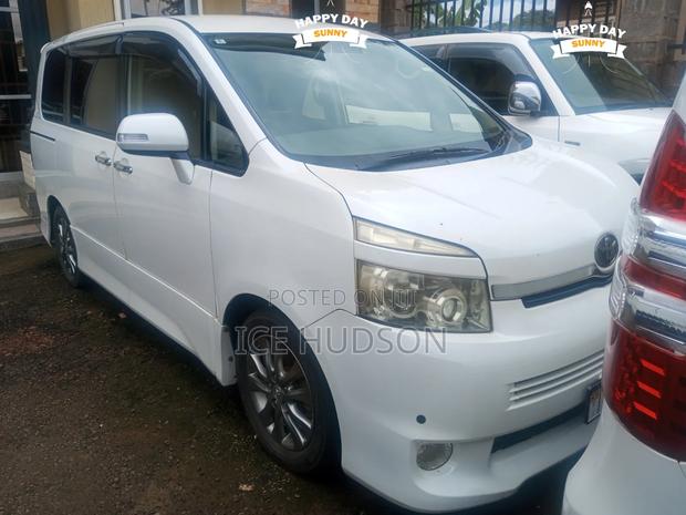 Toyota Noah 2012 White