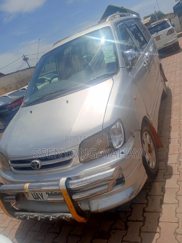 Toyota Noah 2001 Silver