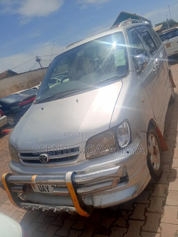 Toyota Noah 2001 Silver