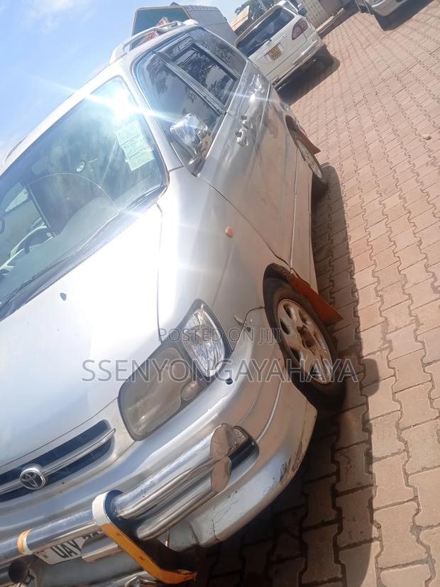 Toyota Noah 2001 Silver