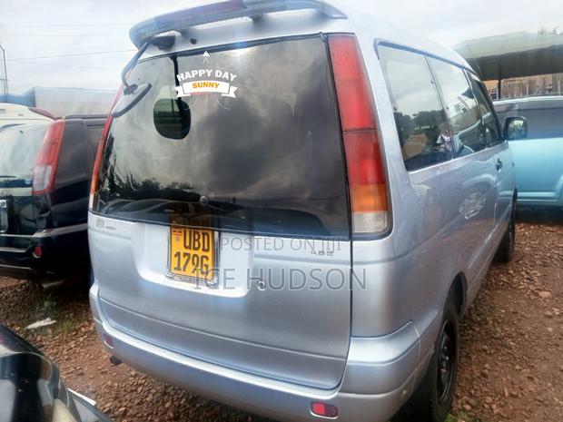 Toyota Noah 2001 Blue