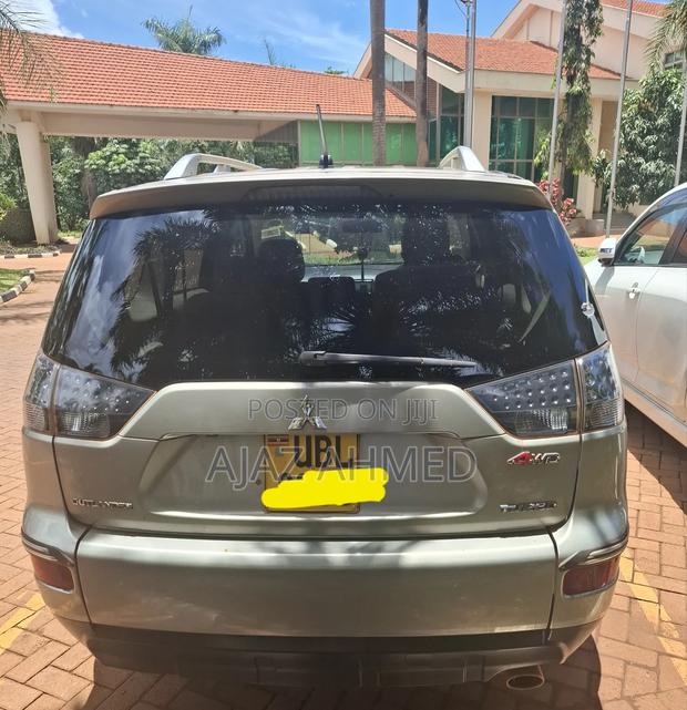 Mitsubishi Outlander ES 4x4 2009 Gold