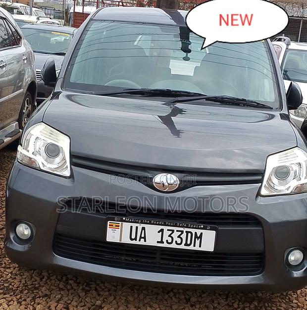 Toyota Sienta 1.5 AWD 2012 Gray