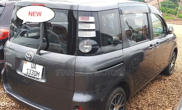Toyota Sienta 1.5 AWD 2012 Gray