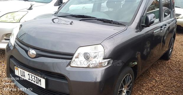 Toyota Sienta 1.5 AWD 2012 Gray