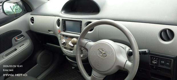 Toyota Sienta 1.5 AWD 2012 Gray