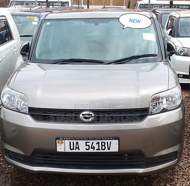 Toyota Corolla Rumion Hatchback 1.5 FWD 2011 Gold
