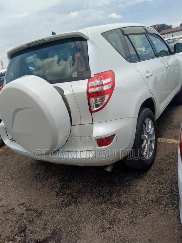 Toyota RAV4 2011 White