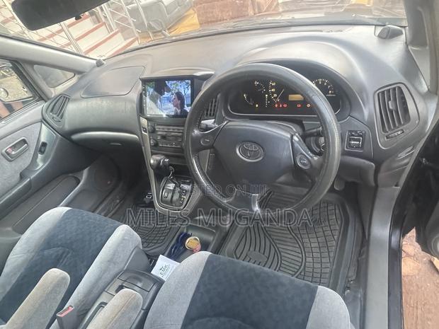 Toyota Harrier 2000 Black
