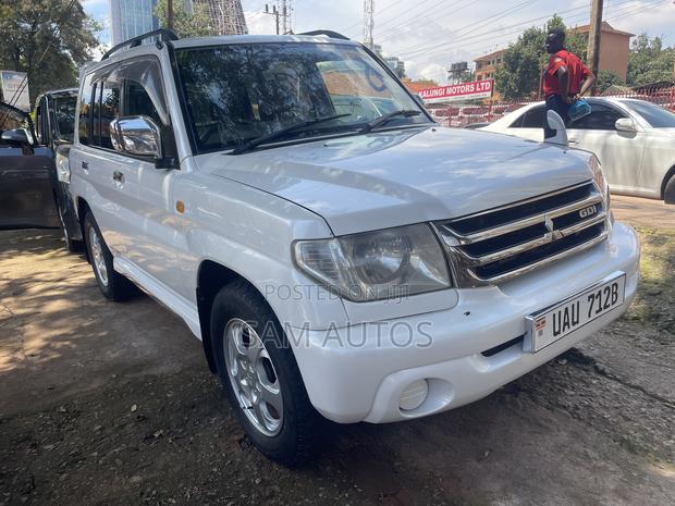 Mitsubishi Pajero IO 2000 White