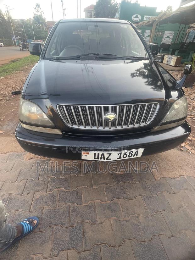 Toyota Harrier 2000 Black