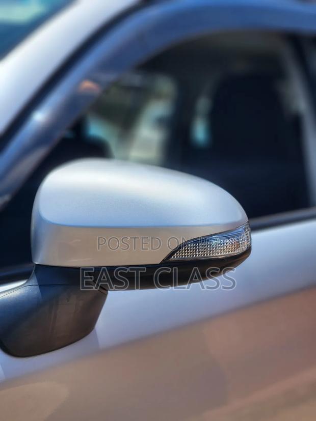 Toyota Corolla Fielder 1.5 Hybrid FWD 2017 Silver
