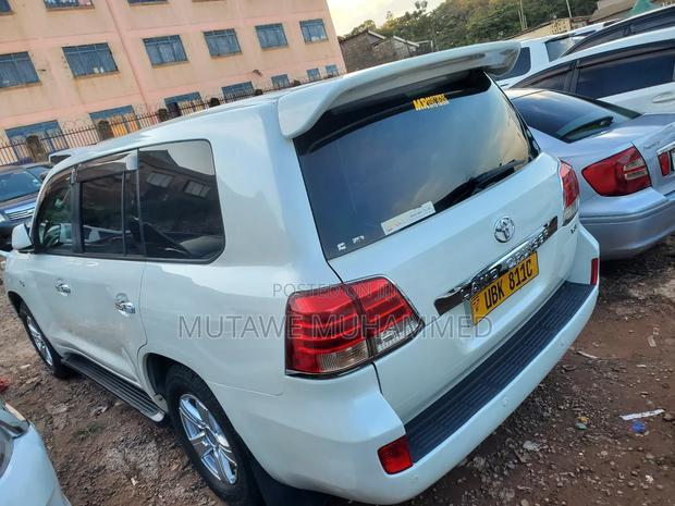Toyota Land Cruiser 2015 White