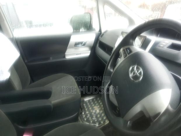 Toyota Noah 2012 Silver