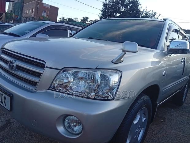 Toyota Kluger 2002 Silver