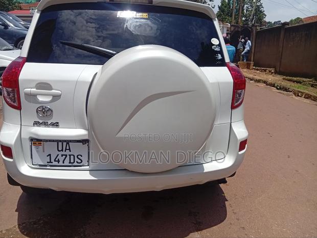 Toyota RAV4 2009 White