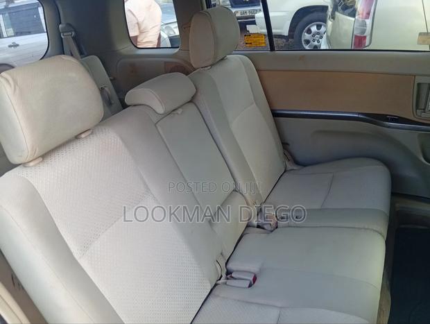 Toyota ISIS 2008 White