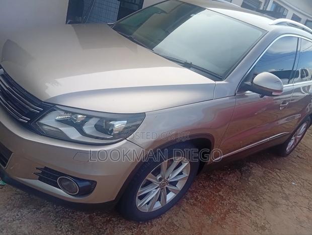 Volkswagen Tiguan R-Line 4dr SUV (2.0L 4cyl Turbo 6A) 2014 Brown