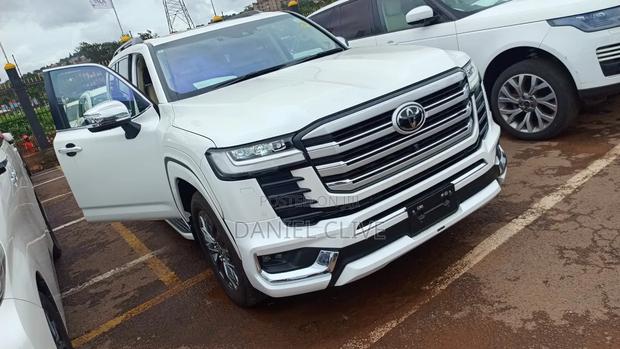 New Toyota Land Cruiser LC300 2023 White