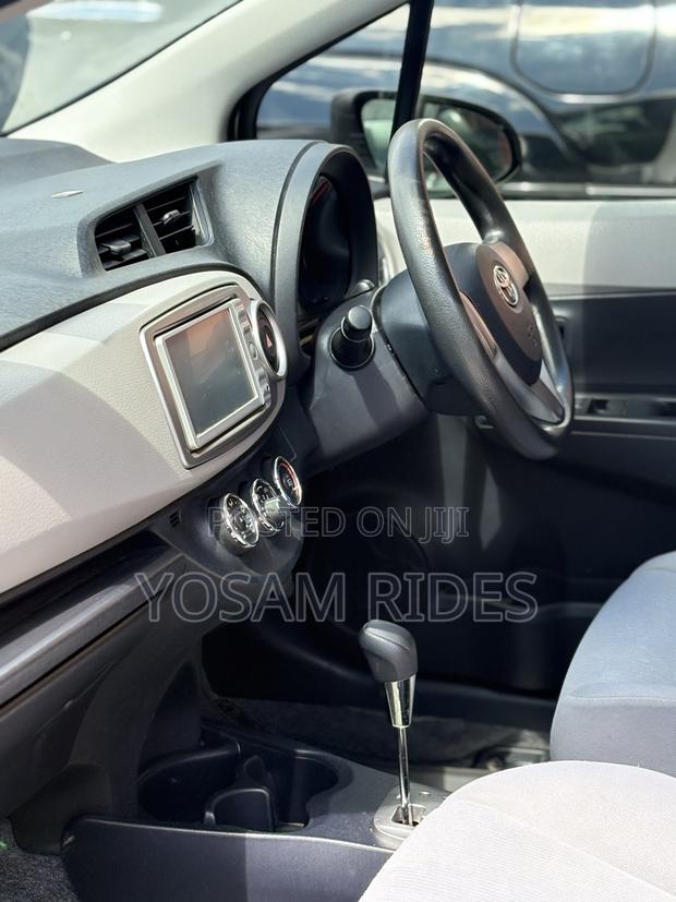 Toyota Vitz 1.5 FWD 5dr 2015 Silver