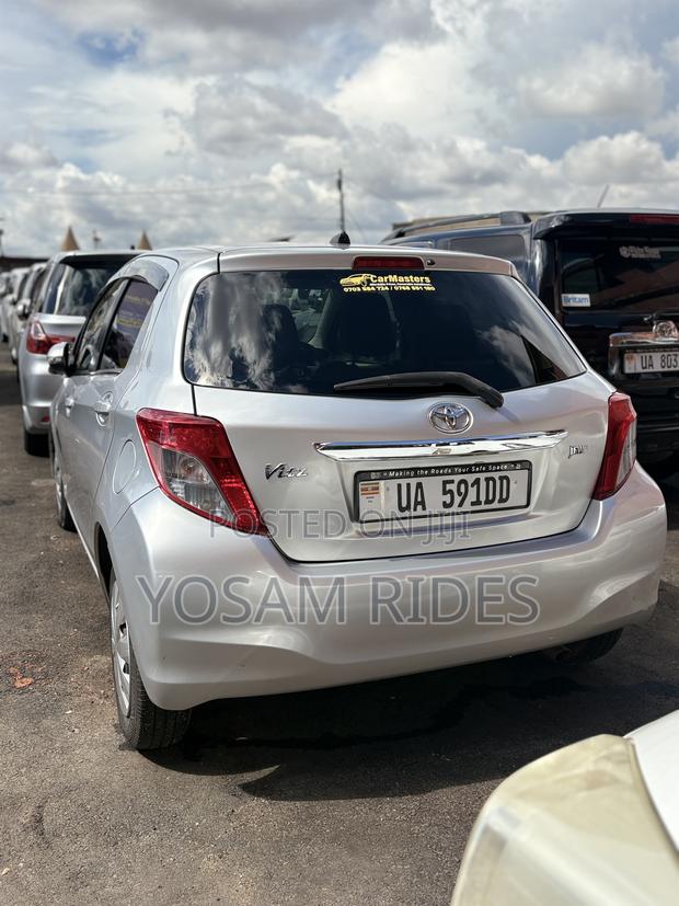 Toyota Vitz 1.5 FWD 5dr 2015 Silver