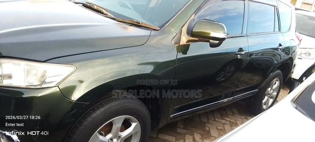 Toyota Vanguard 2012 Green