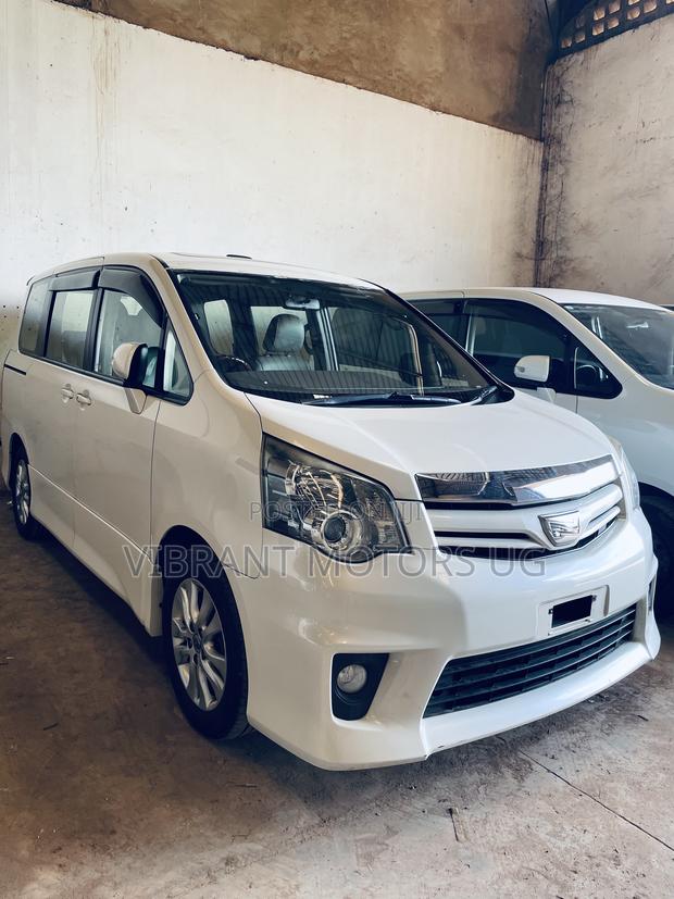 Toyota Noah 2011 White