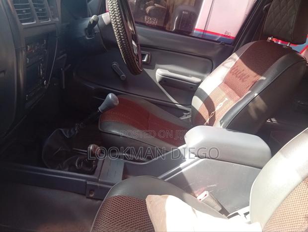 Toyota Hilux 2000 Gray