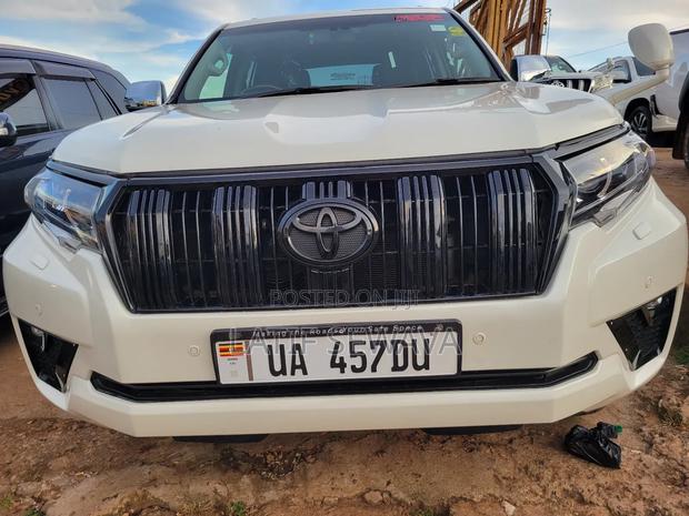 Toyota Land Cruiser Prado 2.8 2017 White