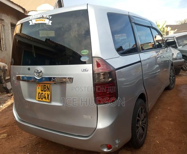 Toyota Noah 2010 Gray