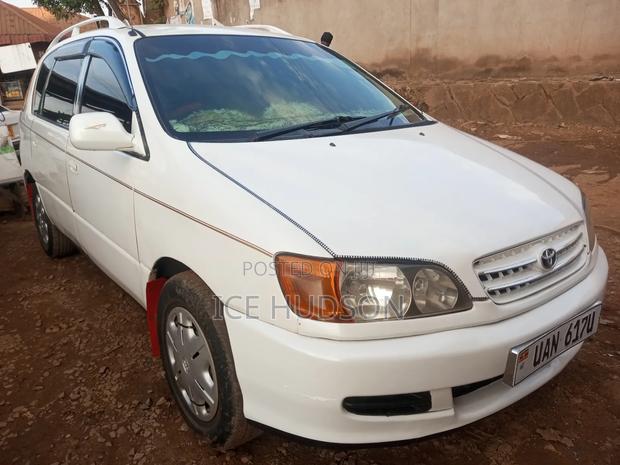 Toyota Ipsum 2000 White