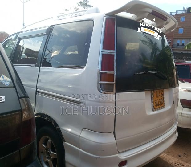 Toyota Noah 2002 White