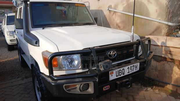 Toyota Land Cruiser 2006 White