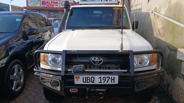 Toyota Land Cruiser 2006 White