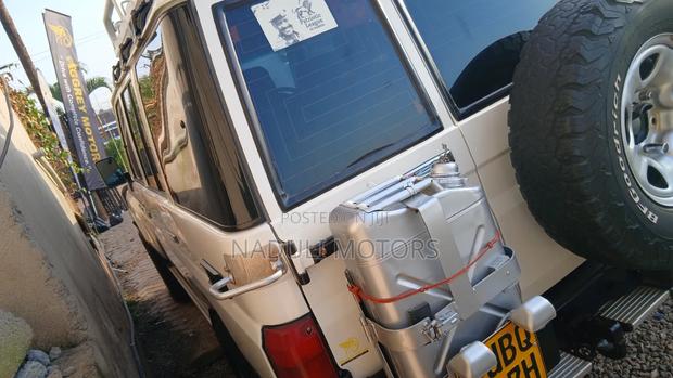 Toyota Land Cruiser 2006 White