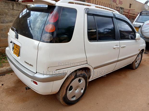 Toyota Raum 1999 White