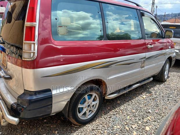 Toyota Noah 2003 Red