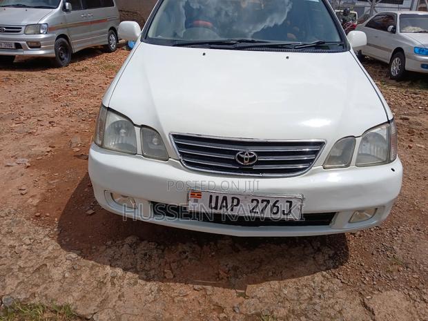 Toyota Gaia 1999 White