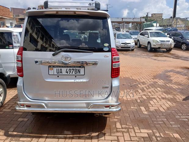 Toyota Noah 2011 Silver