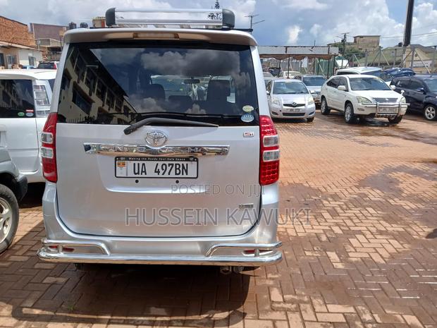 Toyota Noah 2011 Silver