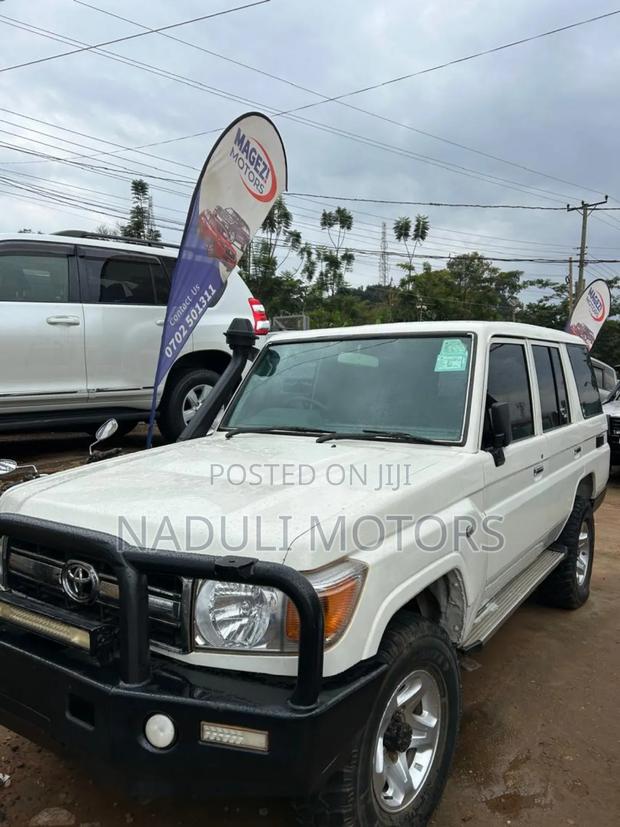 Toyota Land Cruiser 2006 White