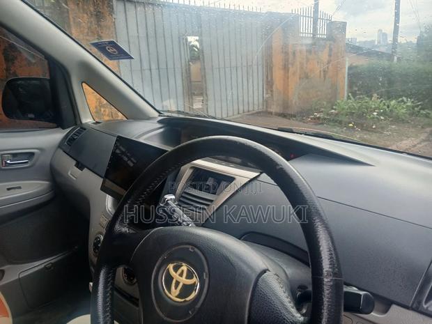 Toyota Noah 2006 Black