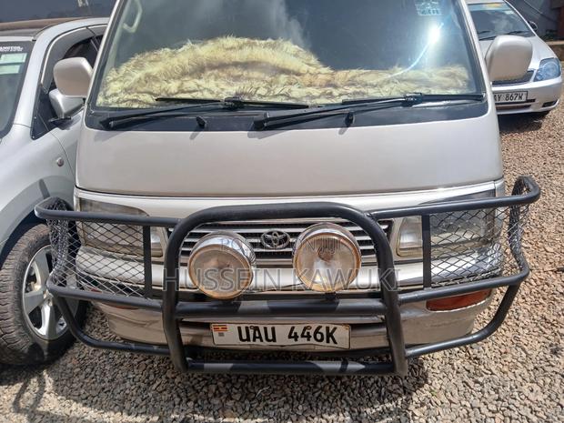 Toyota HiAce 2006 Silver