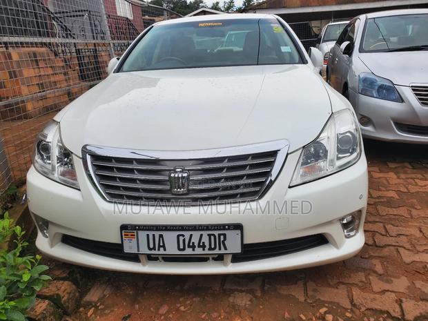 Toyota Crown 2019 White