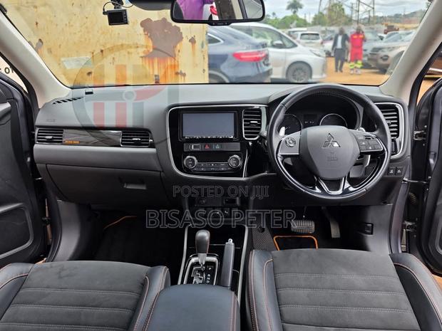 Mitsubishi Outlander 2017 Gray