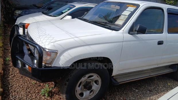 Toyota Hilux 2001 White