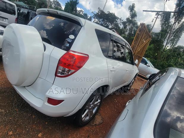 Toyota RAV4 2012 White