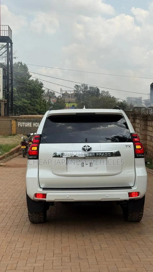 Toyota Land Cruiser Prado 2.8 2021 White